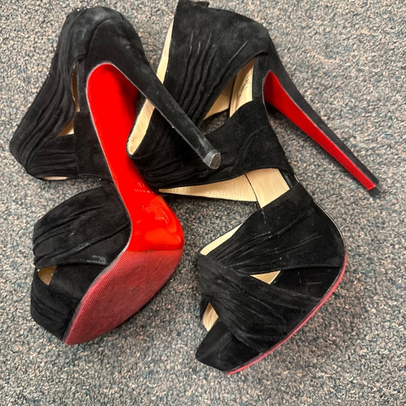 Louis Vuitton Stilletos - Picture 2 of 3